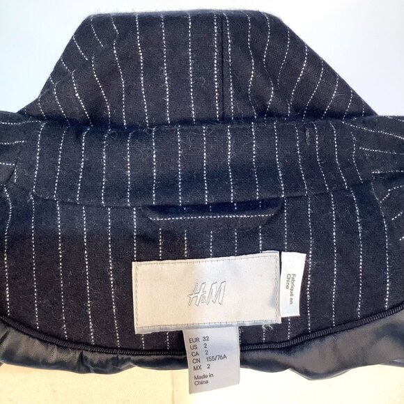 H&M Women Business Casual Blazer - Picture 3 of 4